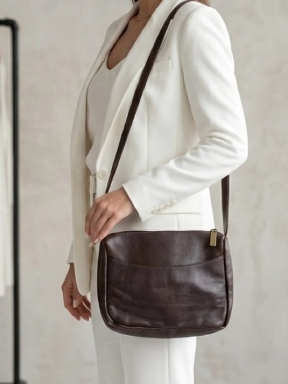Classic Brown Leather Crossbody Shoulder Bag - Picture 5 of 11